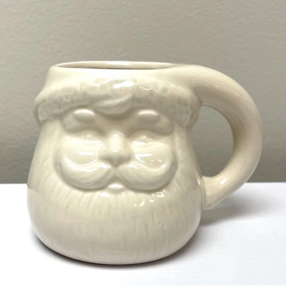 New Target Bullseye Playground 14 oz Cream Santa Face Mug, hot or cold beverages